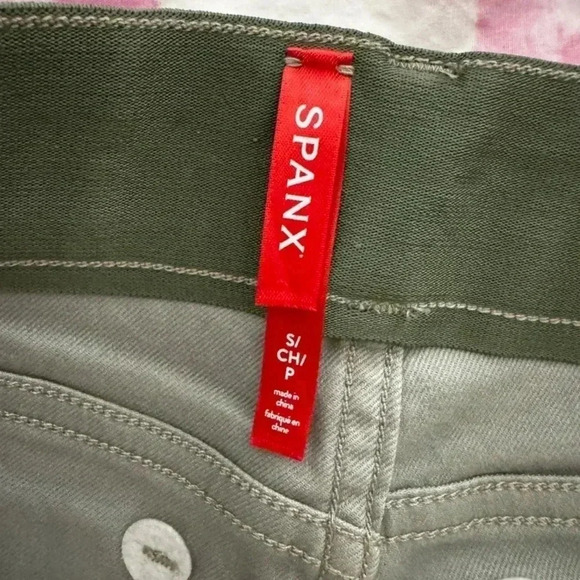 Spanx Stretch Twill Short - Picture 5 of 8